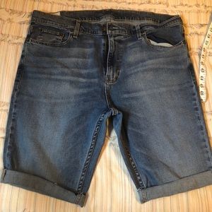 Denim shorts men’s 38 hollister.